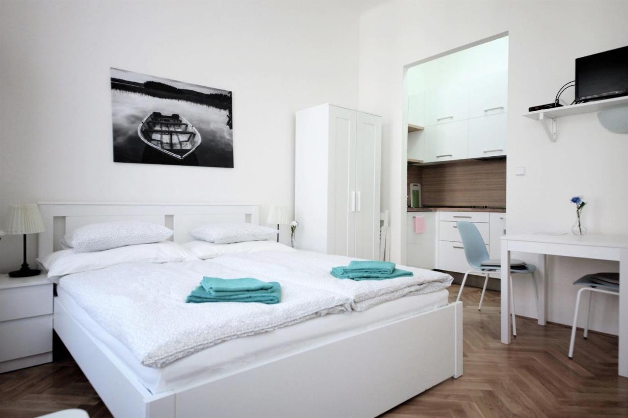 Castle Aparthotel 3*